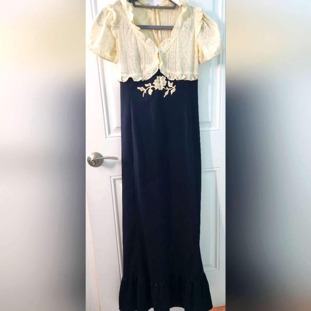 Vintage Black and Cream Lace 70s Prom Dress Size S Maxi Ruffle Hem